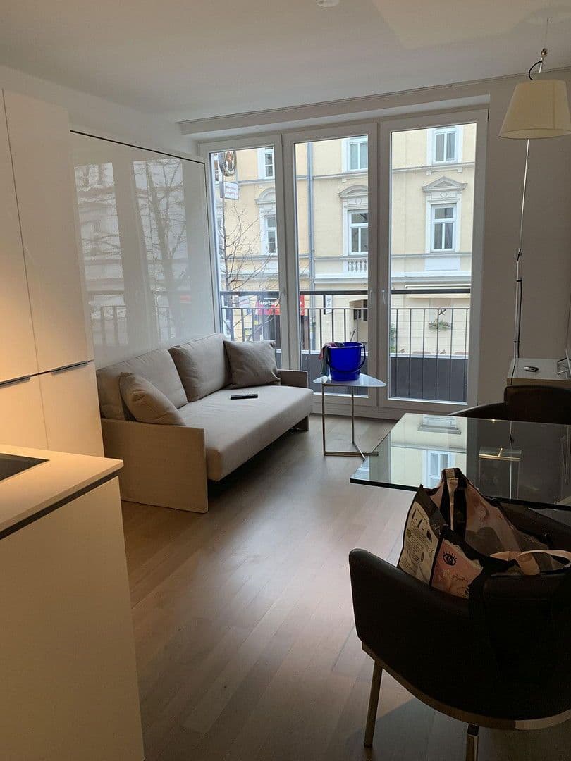 Pronájem bytu 1+1 21 m², Occamstr.5, München, Bavorsko Pronájem bytu 1+1 21 m², Occamstr.5, München, Bavorsko