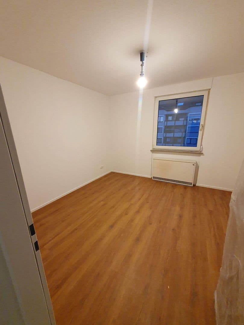 Pronájem bytu 3+1 95 m², Berg-am-Laim-Str. 60a, München, Bavorsko Pronájem bytu 3+1 95 m², Berg-am-Laim-Str. 60a, München, Bavorsko