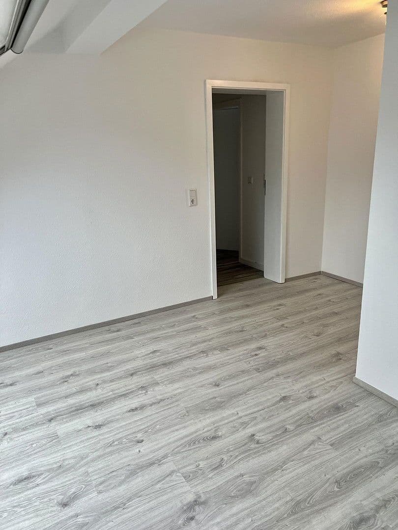 Pronájem bytu 4+1 90 m², Am Brögel 4, Wuppertal, Severní Porýní-Vestfálsko Pronájem bytu 4+1 90 m², Am Brögel 4, Wuppertal, Severní Porýní-Vestfálsko