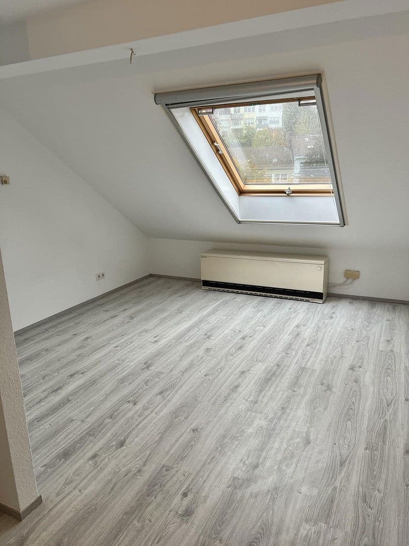 Pronájem bytu 4+1 90 m², Am Brögel 4, Wuppertal, Severní Porýní-Vestfálsko Pronájem bytu 4+1 90 m², Am Brögel 4, Wuppertal, Severní Porýní-Vestfálsko