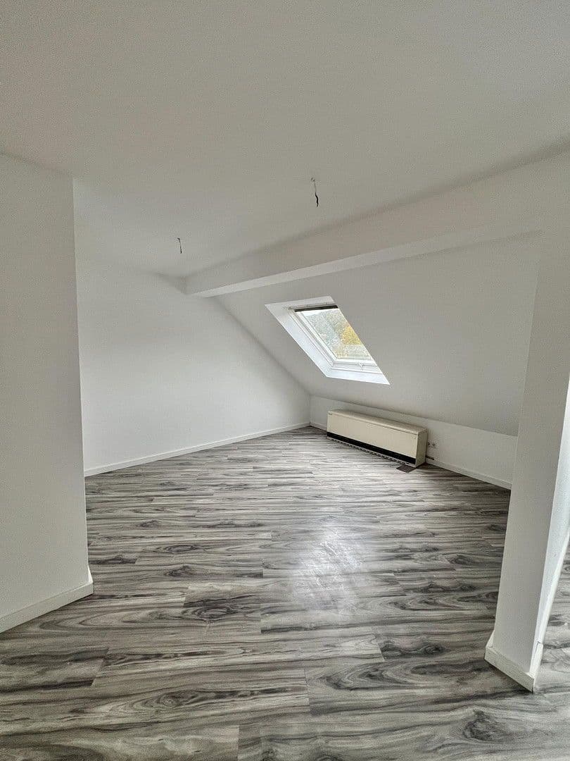 Pronájem bytu 4+1 90 m², Am Brögel 4, Wuppertal, Severní Porýní-Vestfálsko Pronájem bytu 4+1 90 m², Am Brögel 4, Wuppertal, Severní Porýní-Vestfálsko