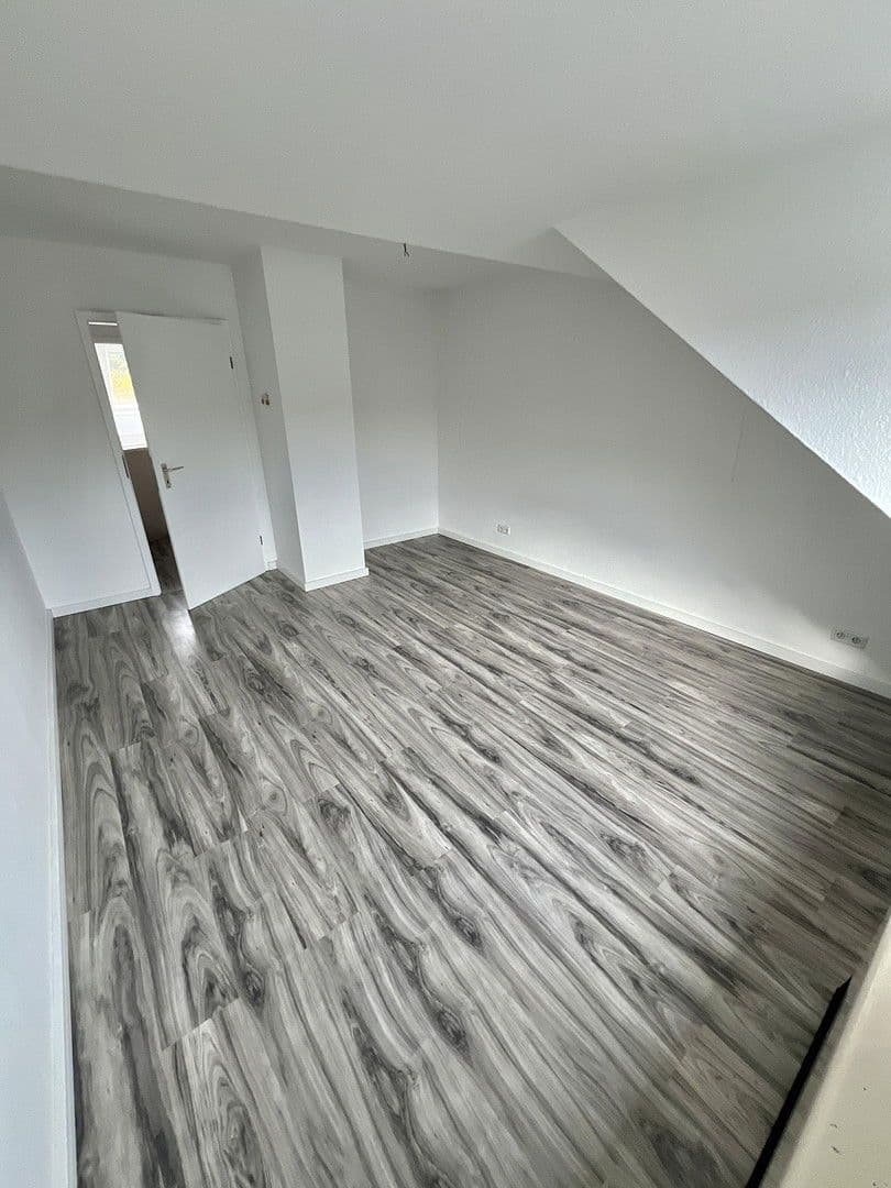 Pronájem bytu 4+1 90 m², Am Brögel 4, Wuppertal, Severní Porýní-Vestfálsko Pronájem bytu 4+1 90 m², Am Brögel 4, Wuppertal, Severní Porýní-Vestfálsko