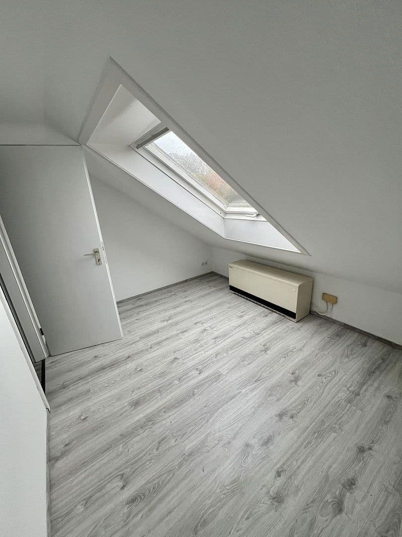 Pronájem bytu 4+1 90 m², Am Brögel 4, Wuppertal, Severní Porýní-Vestfálsko Pronájem bytu 4+1 90 m², Am Brögel 4, Wuppertal, Severní Porýní-Vestfálsko