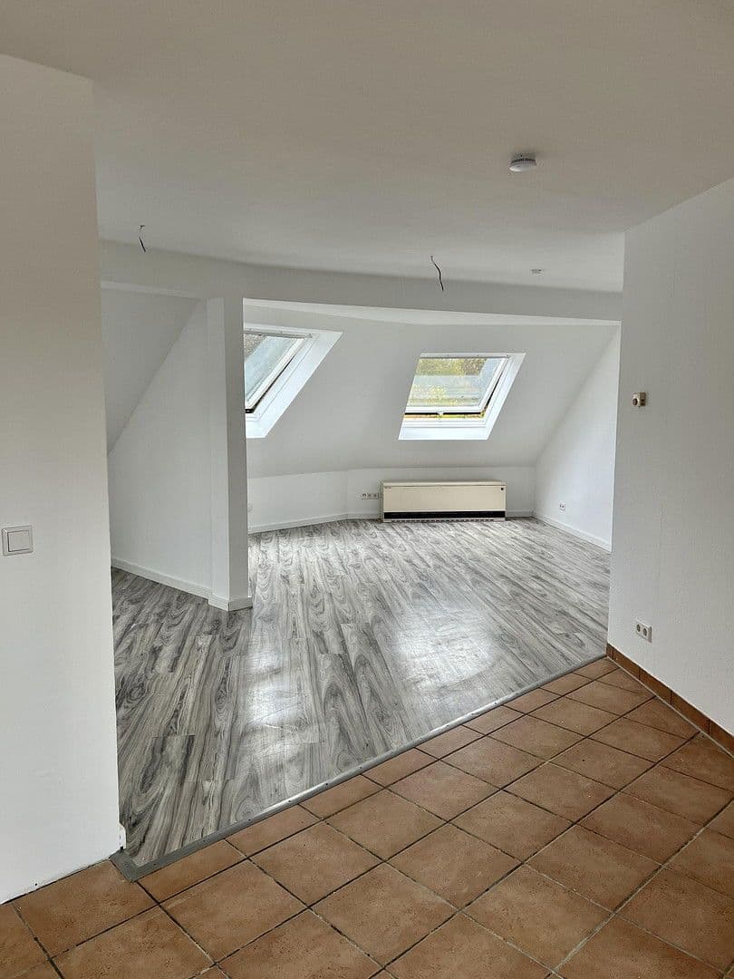 Pronájem bytu 4+1 90 m², Am Brögel 4, Wuppertal, Severní Porýní-Vestfálsko Pronájem bytu 4+1 90 m², Am Brögel 4, Wuppertal, Severní Porýní-Vestfálsko