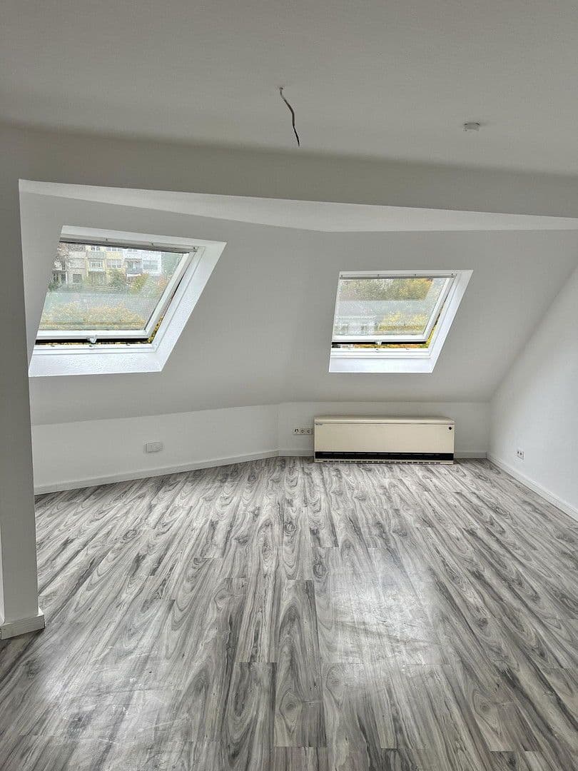 Pronájem bytu 4+1 90 m², Am Brögel 4, Wuppertal, Severní Porýní-Vestfálsko Pronájem bytu 4+1 90 m², Am Brögel 4, Wuppertal, Severní Porýní-Vestfálsko