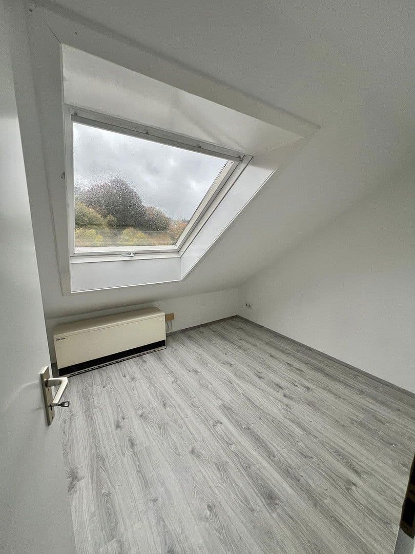 Pronájem bytu 4+1 90 m², Am Brögel 4, Wuppertal, Severní Porýní-Vestfálsko Pronájem bytu 4+1 90 m², Am Brögel 4, Wuppertal, Severní Porýní-Vestfálsko