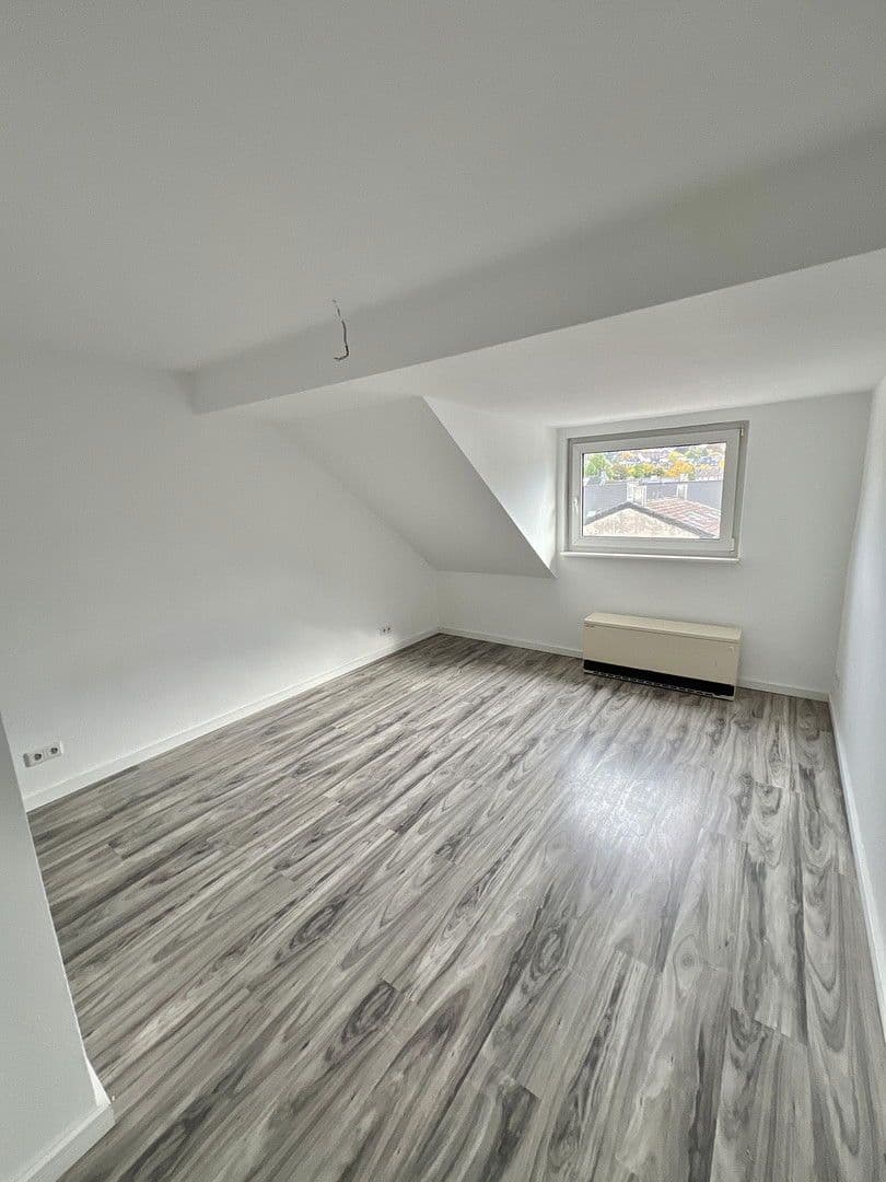 Pronájem bytu 4+1 90 m², Am Brögel 4, Wuppertal, Severní Porýní-Vestfálsko Pronájem bytu 4+1 90 m², Am Brögel 4, Wuppertal, Severní Porýní-Vestfálsko