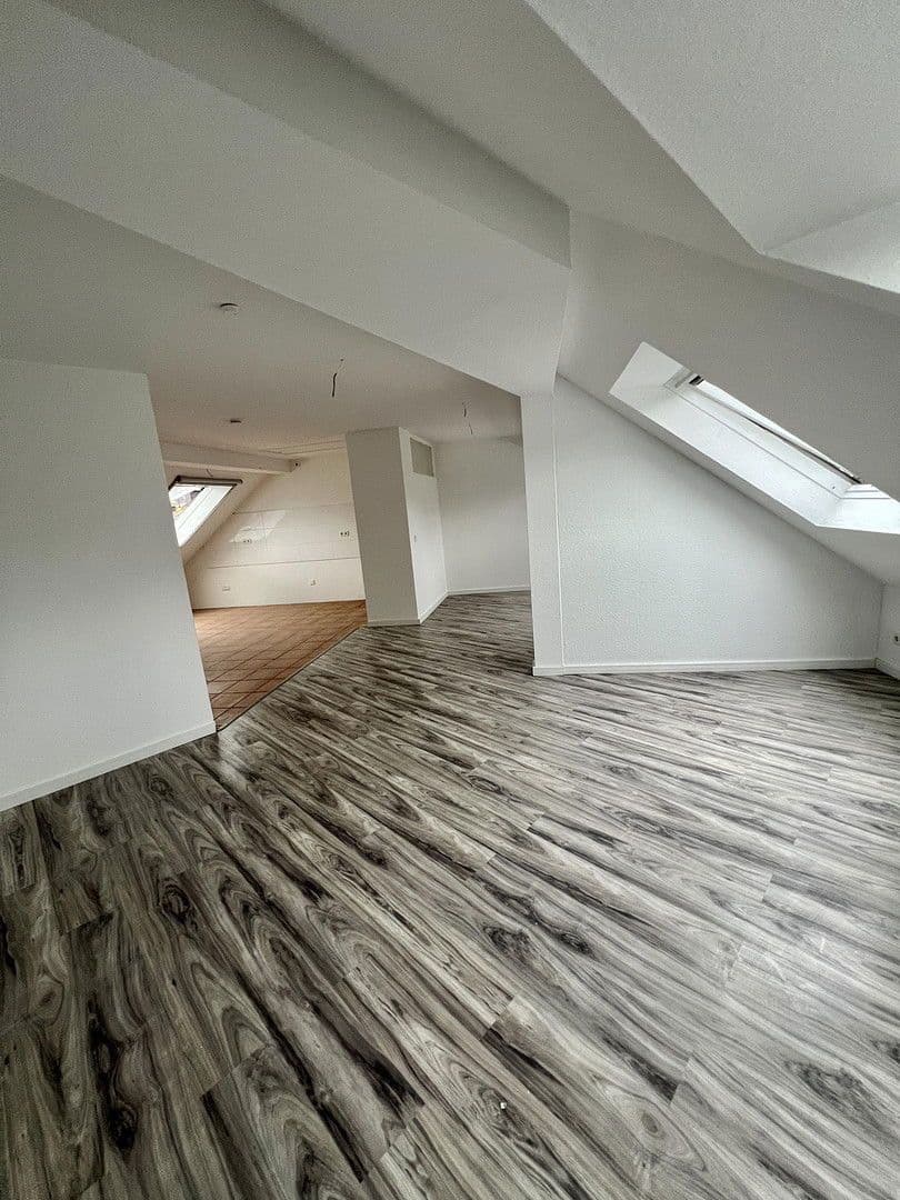 Pronájem bytu 4+1 90 m², Am Brögel 4, Wuppertal, Severní Porýní-Vestfálsko Pronájem bytu 4+1 90 m², Am Brögel 4, Wuppertal, Severní Porýní-Vestfálsko
