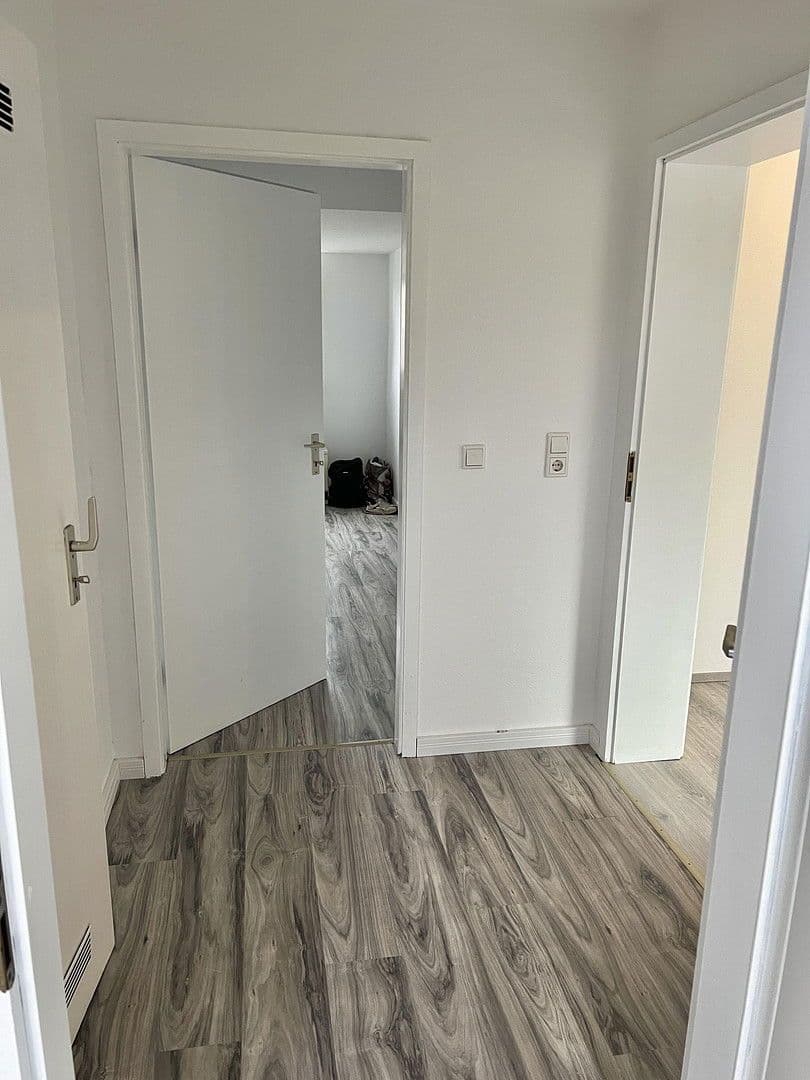 Pronájem bytu 4+1 90 m², Am Brögel 4, Wuppertal, Severní Porýní-Vestfálsko Pronájem bytu 4+1 90 m², Am Brögel 4, Wuppertal, Severní Porýní-Vestfálsko