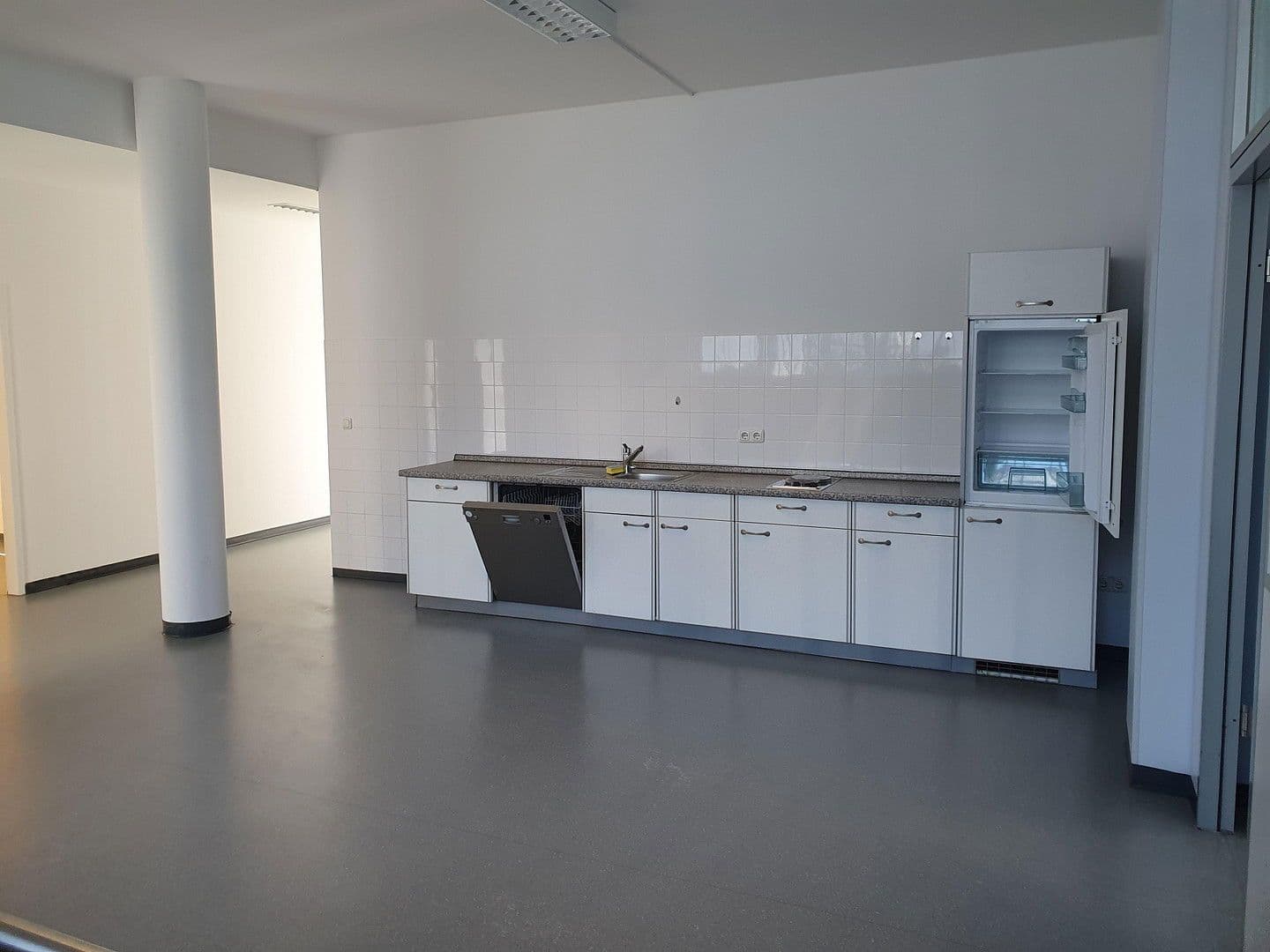 Pronájem kanceláře 512 m², Baldhamer Straße 39, Vaterstetten, Bavorsko Pronájem kanceláře 512 m², Baldhamer Straße 39, Vaterstetten, Bavorsko