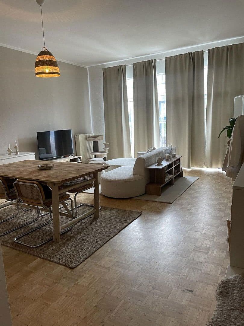 Pronájem bytu 1+1 35 m², Heinrich-Hoerle-Straße X, Hürth, Severní Porýní-Vestfálsko Pronájem bytu 1+1 35 m², Heinrich-Hoerle-Straße X, Hürth, Severní Porýní-Vestfálsko