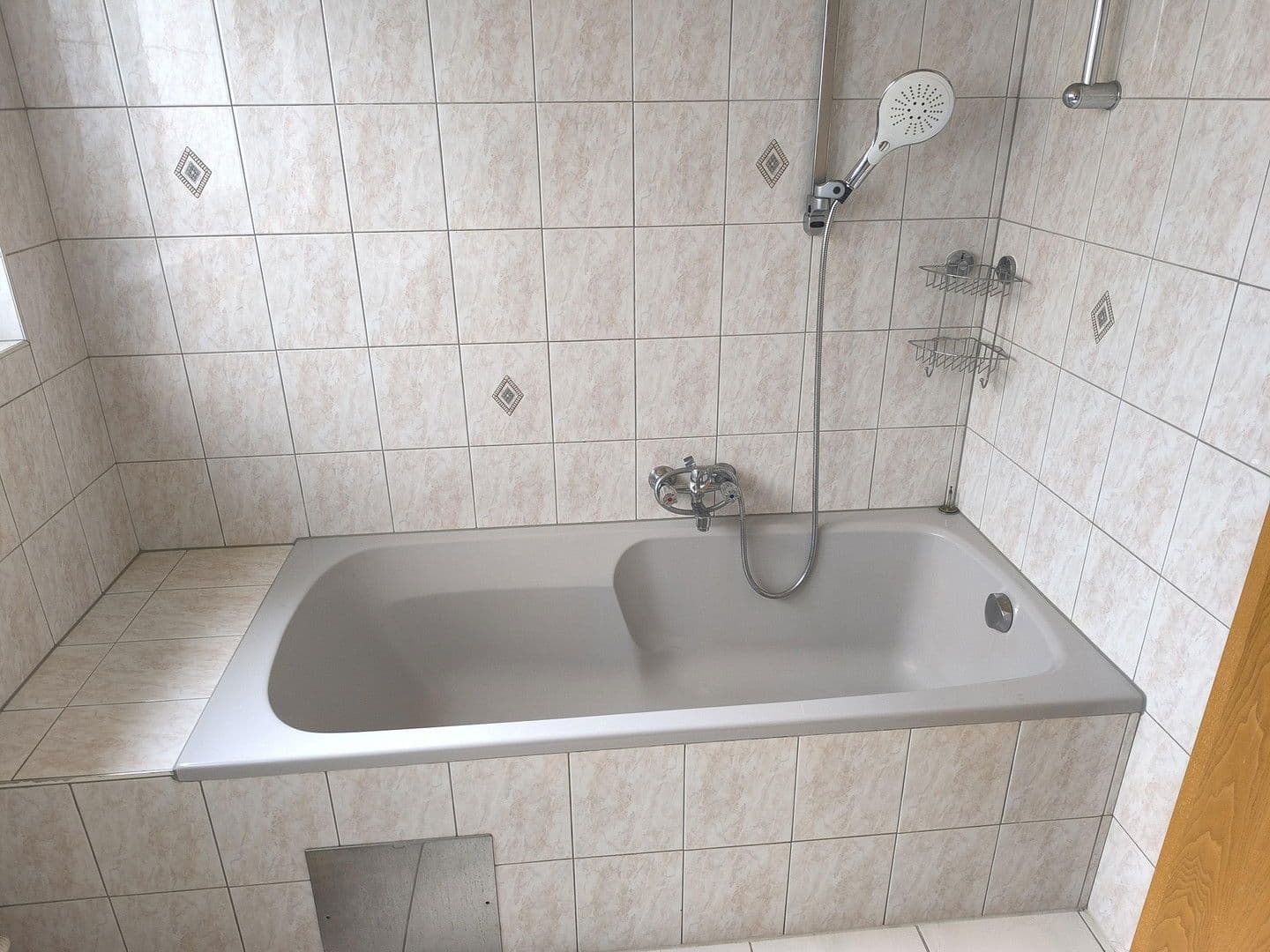 Pronájem bytu 3+1 85 m², Jenbach, Tyrolsko Pronájem bytu 3+1 85 m², Jenbach, Tyrolsko