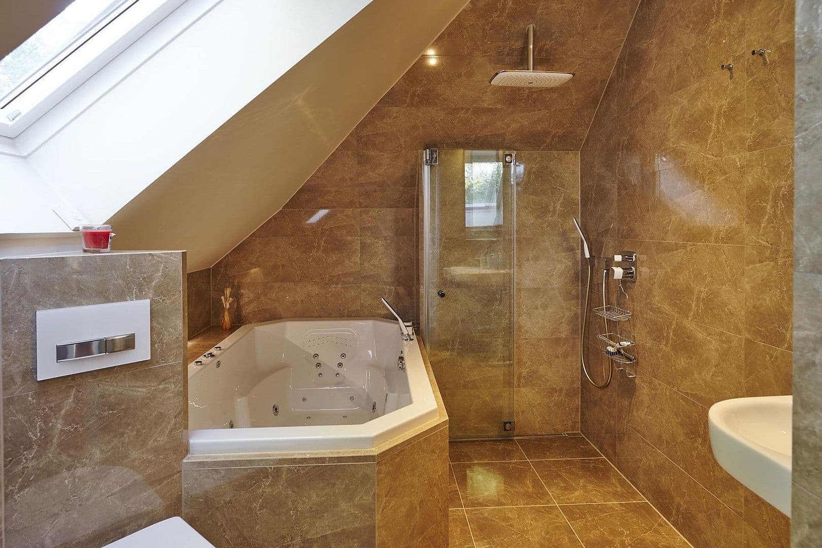 Prodej domu 234 m², pozemek 16.257 m², Am Mellensee, Braniborsko Prodej domu 234 m², pozemek 16.257 m², Am Mellensee, Braniborsko