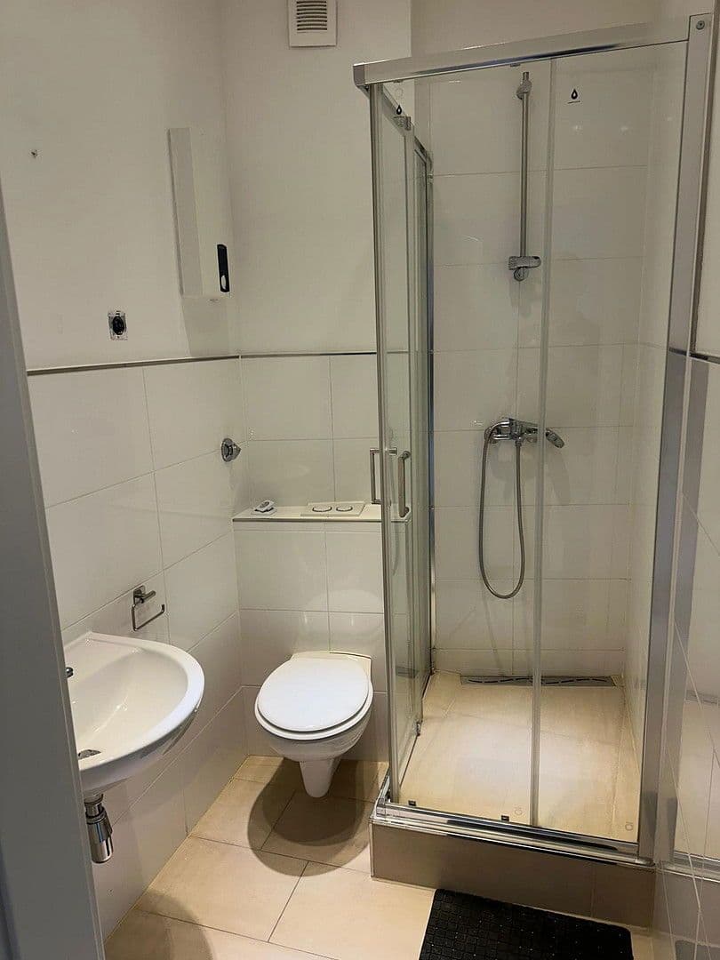 Pronájem bytu 2+1 50 m², Bahnhofstr. 11, Oberhausen, Severní Porýní-Vestfálsko Pronájem bytu 2+1 50 m², Bahnhofstr. 11, Oberhausen, Severní Porýní-Vestfálsko