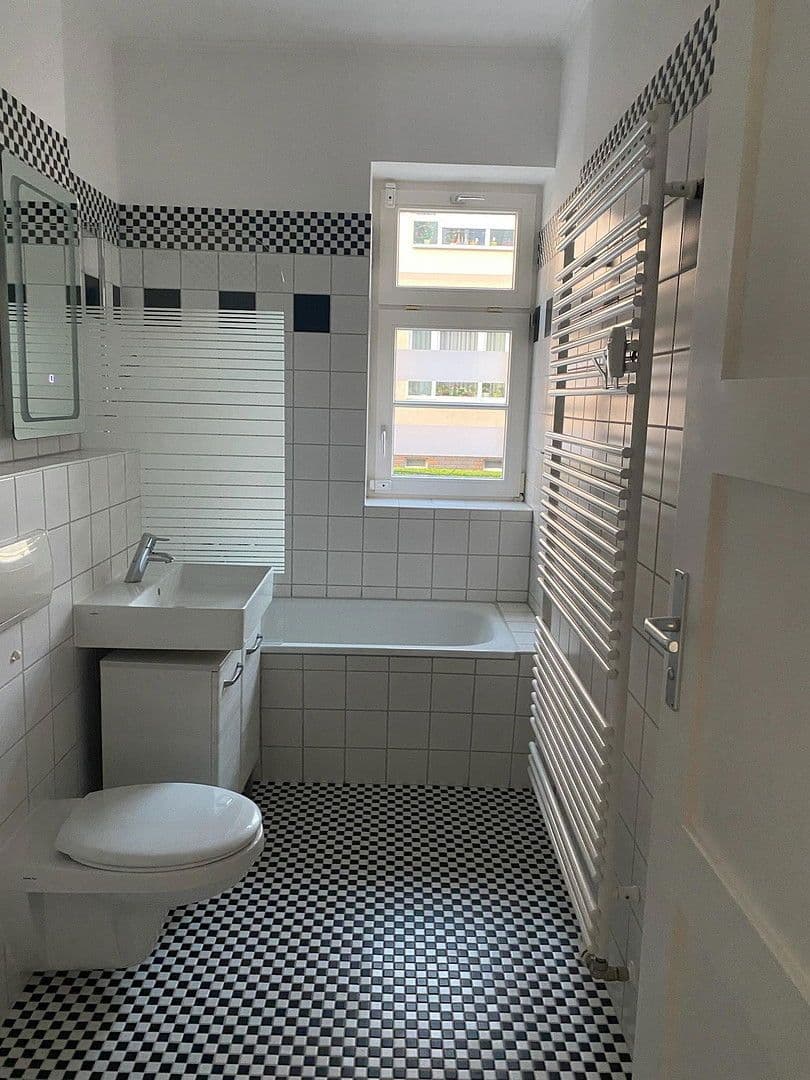 Prodej bytu 4+1 90 m², Adolph-Menzel-Strasse 11, Leipzig, Sasko Prodej bytu 4+1 90 m², Adolph-Menzel-Strasse 11, Leipzig, Sasko