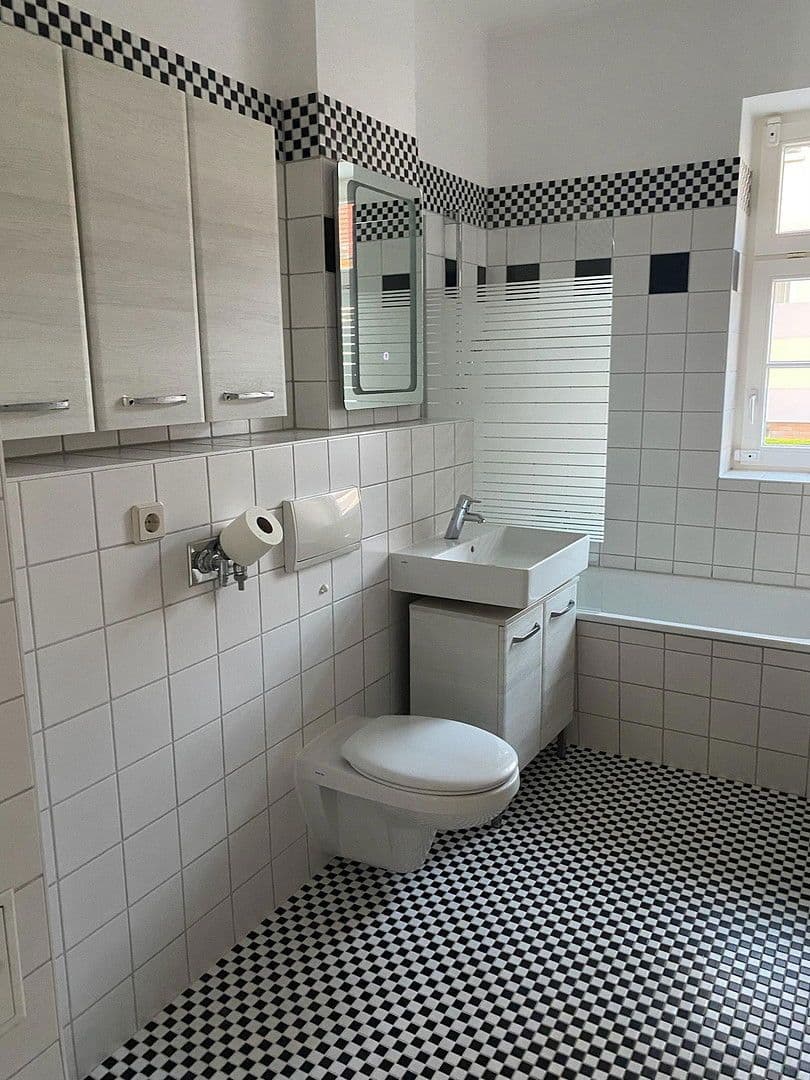 Prodej bytu 4+1 90 m², Adolph-Menzel-Strasse 11, Leipzig, Sasko Prodej bytu 4+1 90 m², Adolph-Menzel-Strasse 11, Leipzig, Sasko