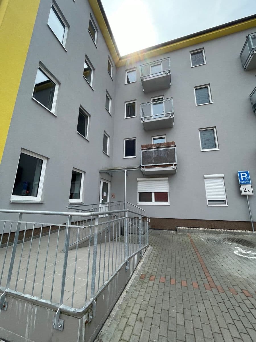 Pronájem bytu 3+kk 80 m², Rakouská, Milovice, Středočeský kraj Pronájem bytu 3+kk 80 m², Rakouská, Milovice, Středočeský kraj