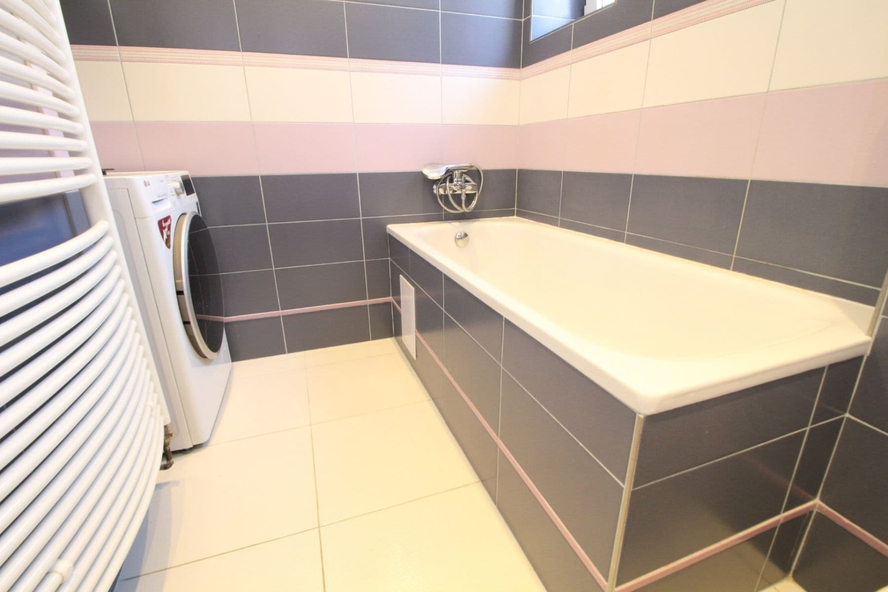 Pronájem bytu 2+kk 54 m², Štěpánkova, Beroun, Středočeský kraj Pronájem bytu 2+kk 54 m², Štěpánkova, Beroun, Středočeský kraj