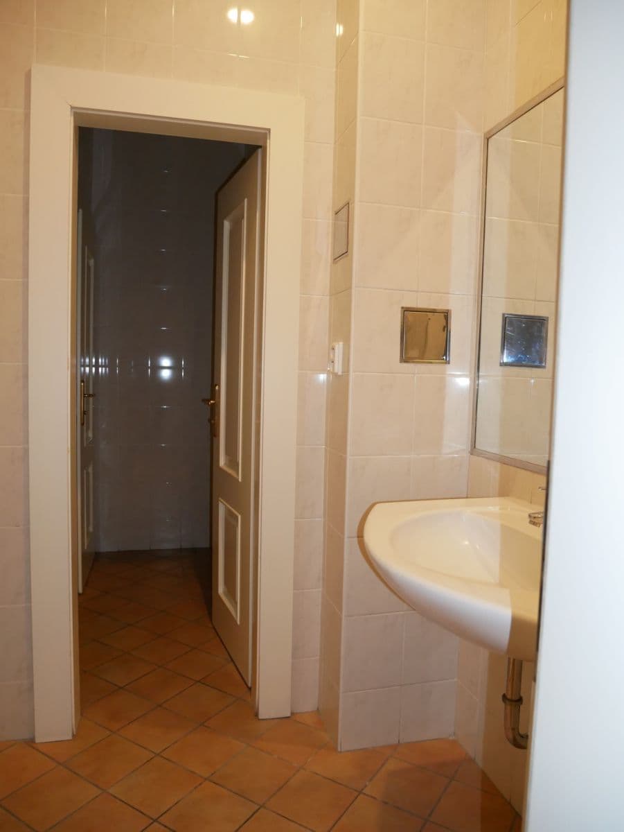 Pronájem nebytového prostoru 115 m², Karmelitská, Praha, Praha Pronájem nebytového prostoru 115 m², Karmelitská, Praha, Praha