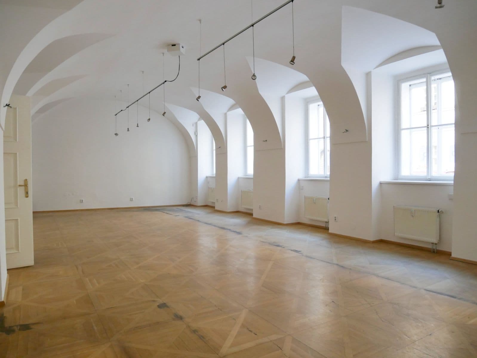Pronájem nebytového prostoru 115 m², Karmelitská, Praha, Praha Pronájem nebytového prostoru 115 m², Karmelitská, Praha, Praha