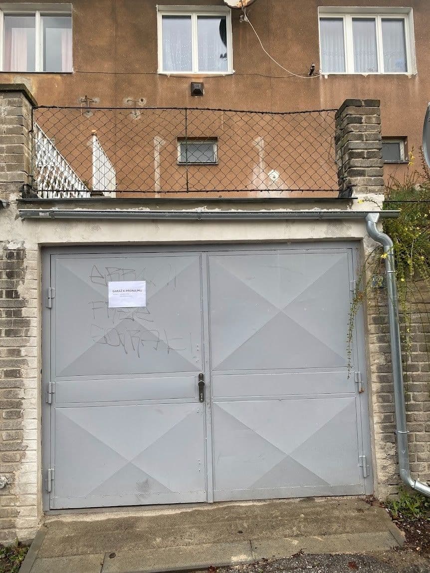 Pronájem garáže 15 m², Pod Děvínem, Praha, Praha Pronájem garáže 15 m², Pod Děvínem, Praha, Praha