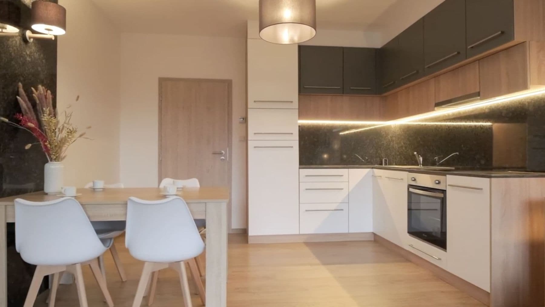 Prodej bytu 2+kk 52 m², Lázeňská, Slaný, Středočeský kraj Prodej bytu 2+kk 52 m², Lázeňská, Slaný, Středočeský kraj