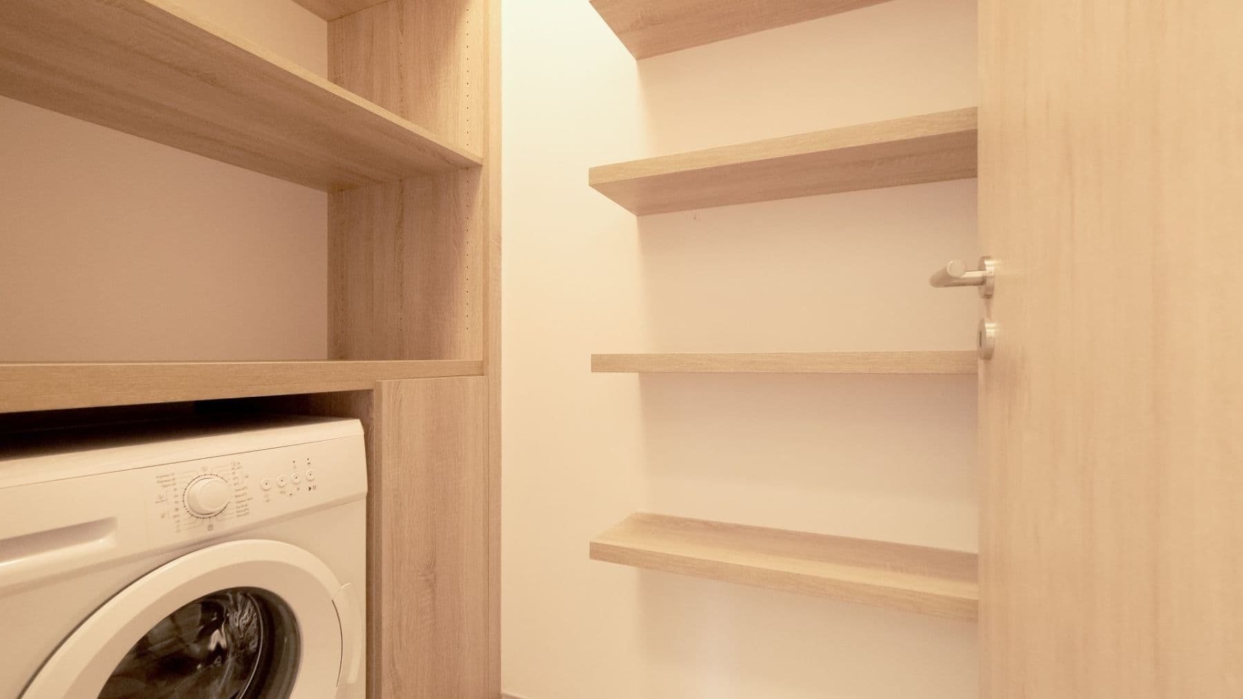 Prodej bytu 2+kk 54 m², Lázeňská, Slaný, Středočeský kraj Prodej bytu 2+kk 54 m², Lázeňská, Slaný, Středočeský kraj