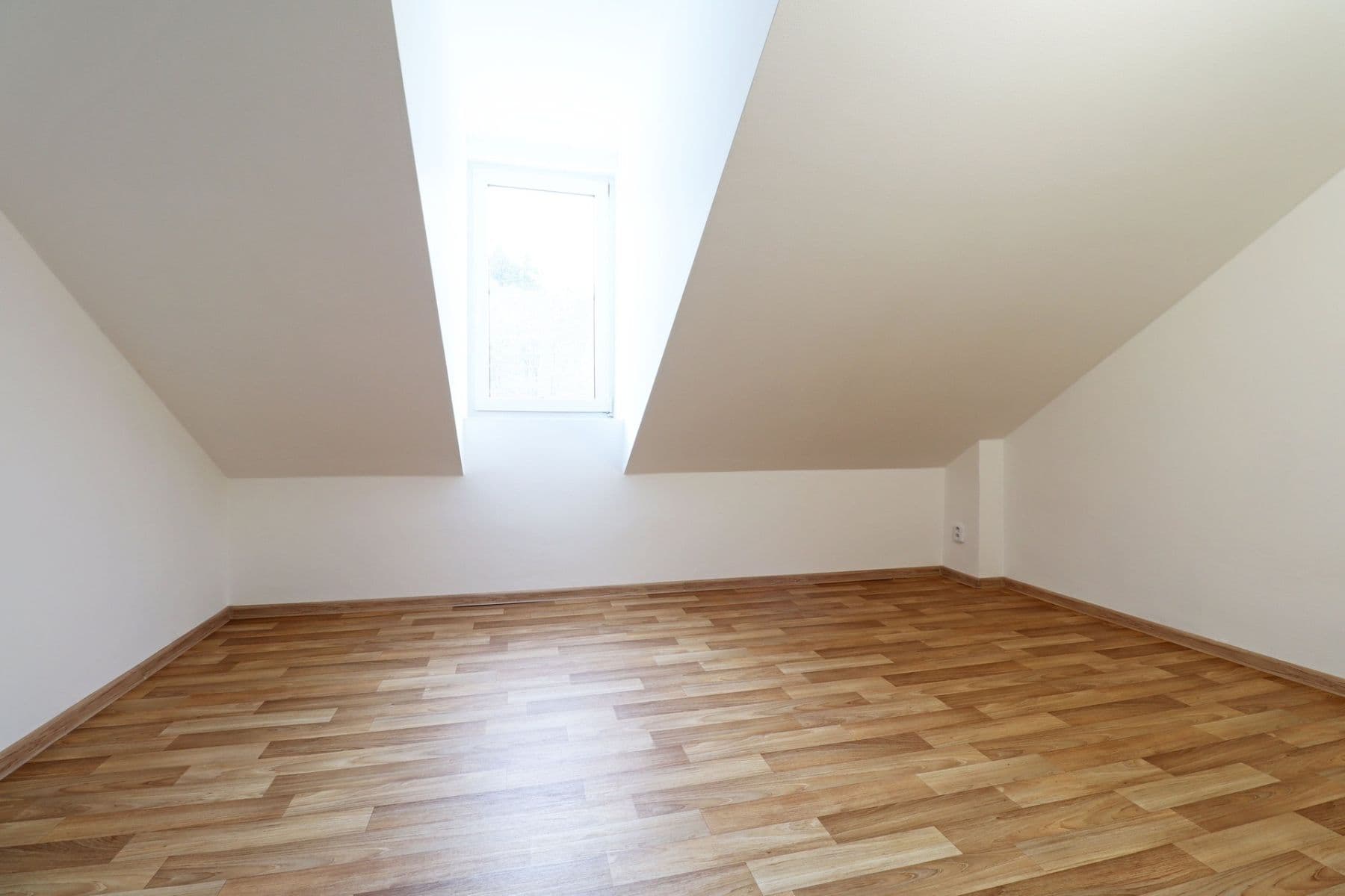 Pronájem bytu 3+kk 85 m², Jílové u Prahy, Středočeský kraj Pronájem bytu 3+kk 85 m², Jílové u Prahy, Středočeský kraj