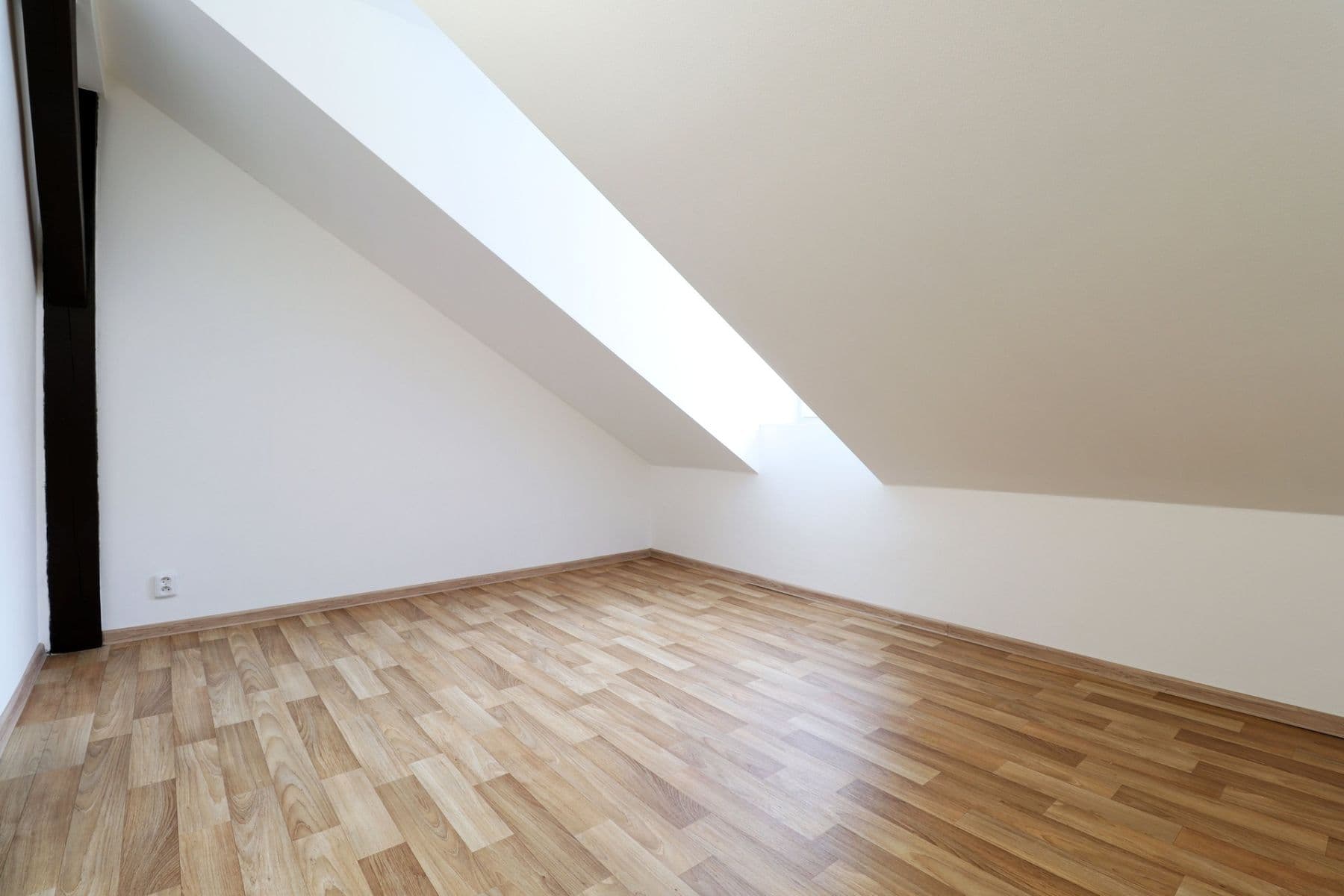 Pronájem bytu 3+kk 85 m², Jílové u Prahy, Středočeský kraj Pronájem bytu 3+kk 85 m², Jílové u Prahy, Středočeský kraj