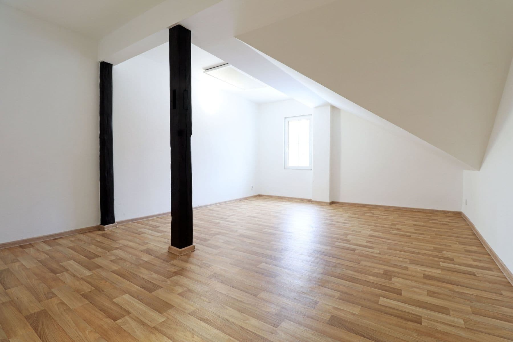 Pronájem bytu 3+kk 85 m², Jílové u Prahy, Středočeský kraj Pronájem bytu 3+kk 85 m², Jílové u Prahy, Středočeský kraj