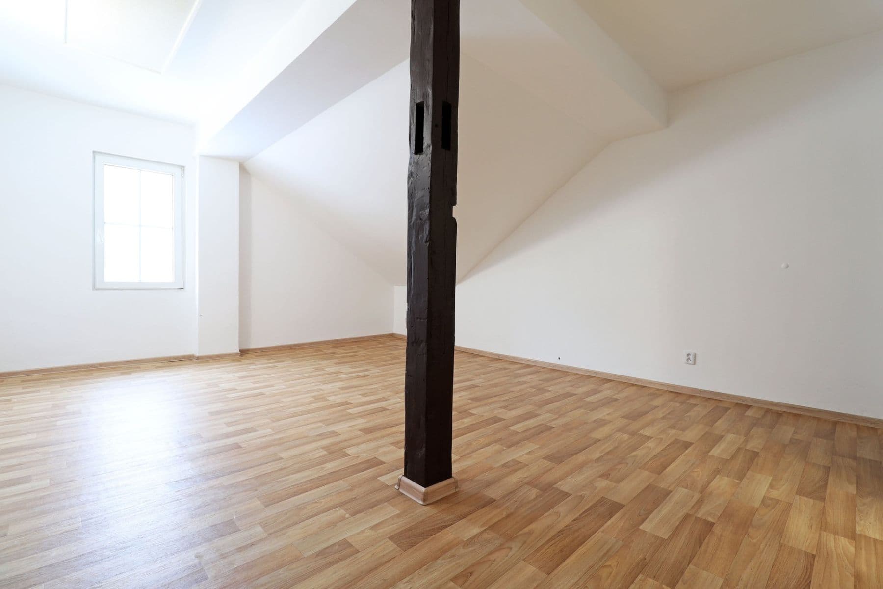 Pronájem bytu 3+kk 85 m², Jílové u Prahy, Středočeský kraj Pronájem bytu 3+kk 85 m², Jílové u Prahy, Středočeský kraj