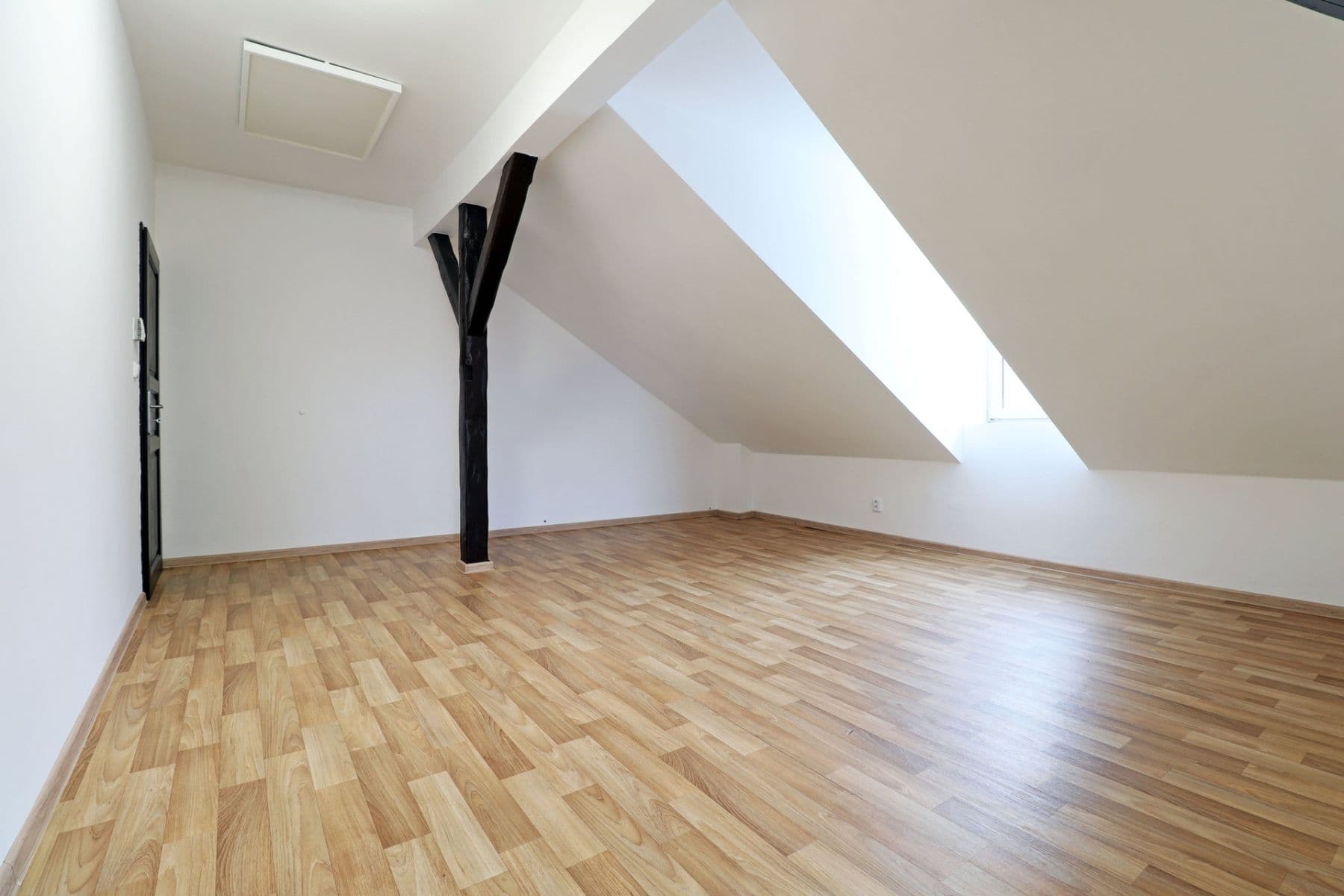 Pronájem bytu 3+kk 85 m², Jílové u Prahy, Středočeský kraj Pronájem bytu 3+kk 85 m², Jílové u Prahy, Středočeský kraj