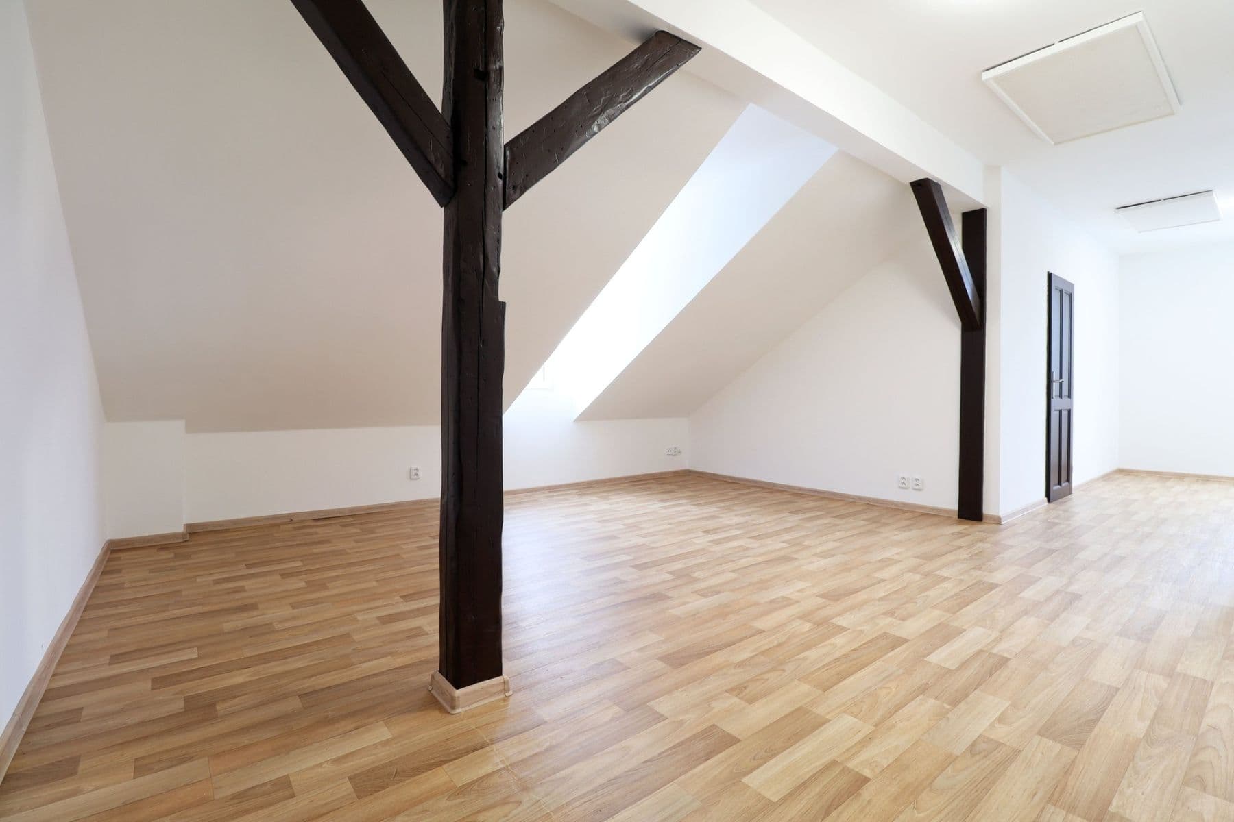 Pronájem bytu 3+kk 85 m², Jílové u Prahy, Středočeský kraj Pronájem bytu 3+kk 85 m², Jílové u Prahy, Středočeský kraj