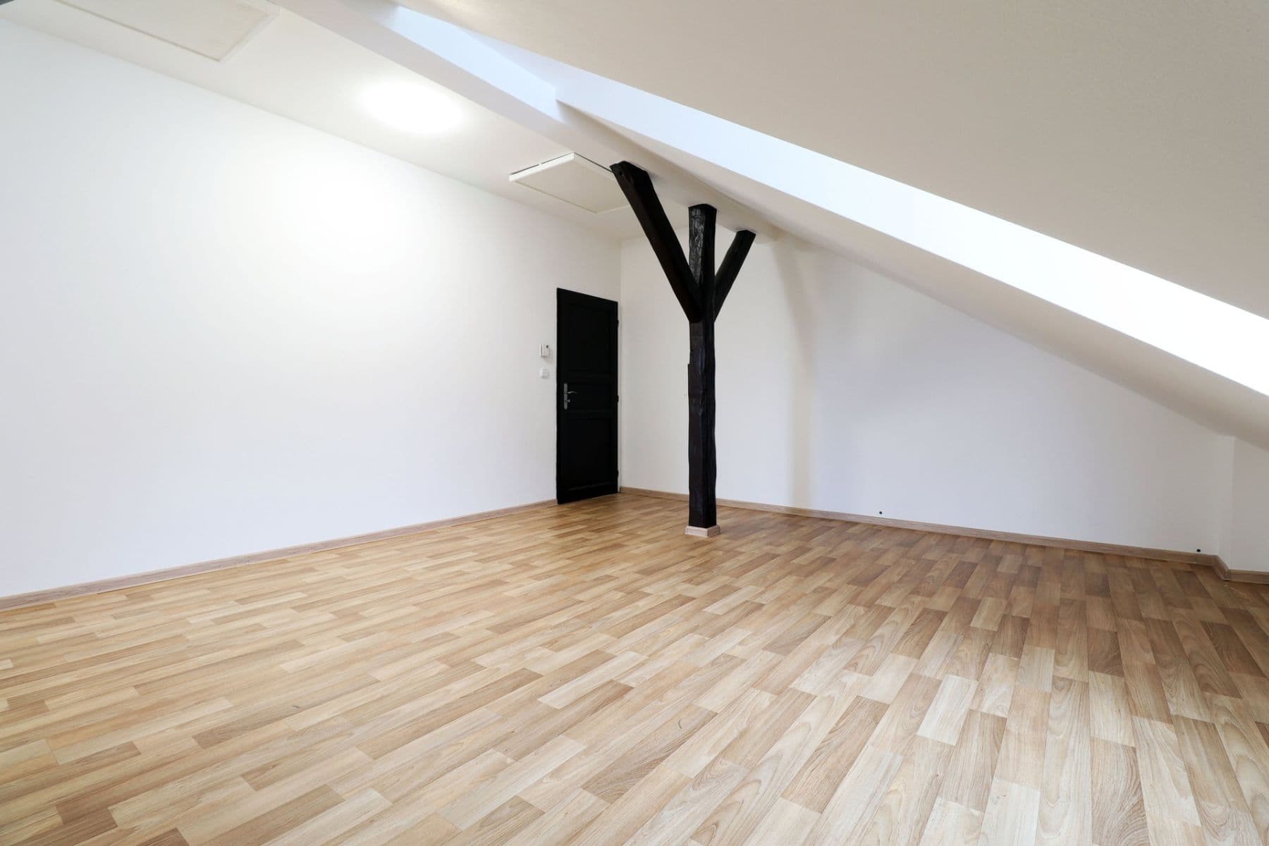 Pronájem bytu 3+kk 85 m², Jílové u Prahy, Středočeský kraj Pronájem bytu 3+kk 85 m², Jílové u Prahy, Středočeský kraj