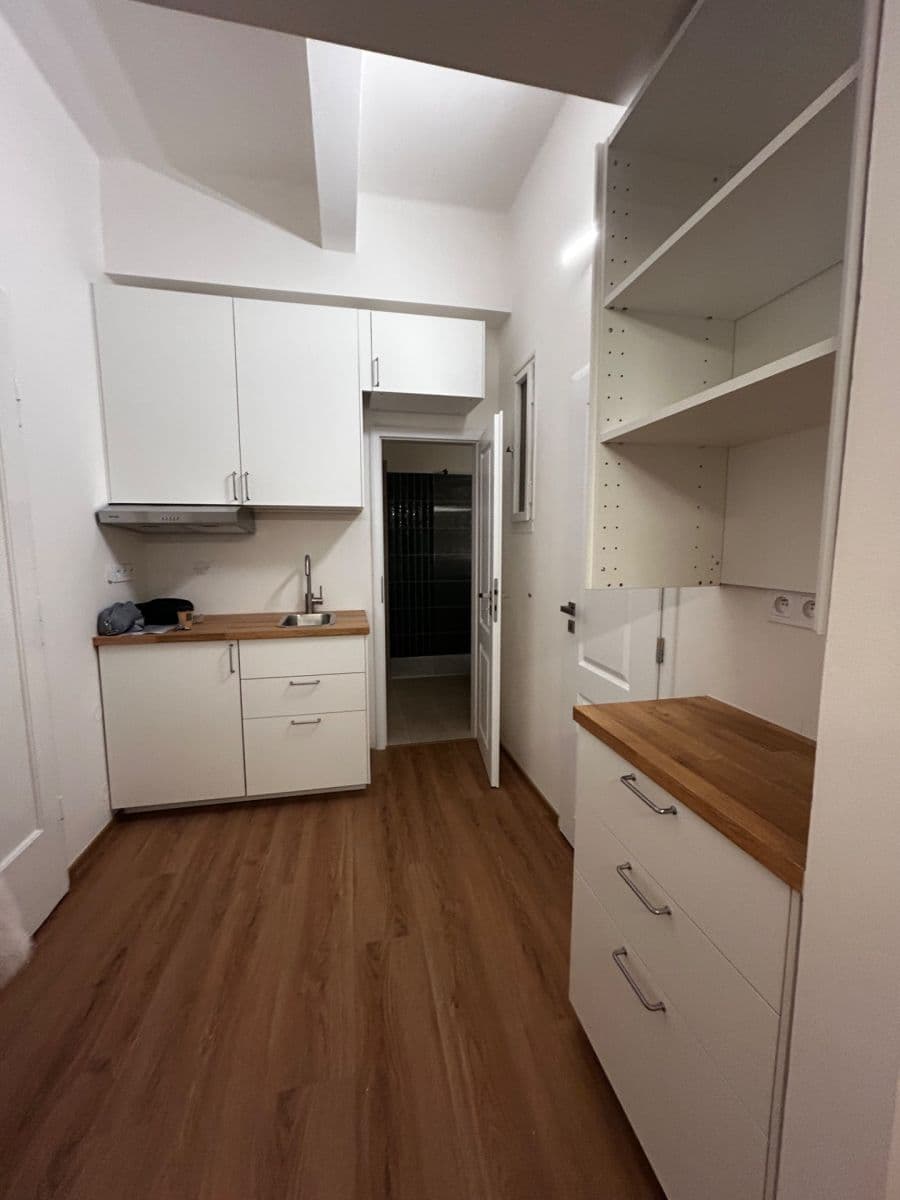 Pronájem bytu 1+1 33 m², Jeseniova, Praha, Praha Pronájem bytu 1+1 33 m², Jeseniova, Praha, Praha