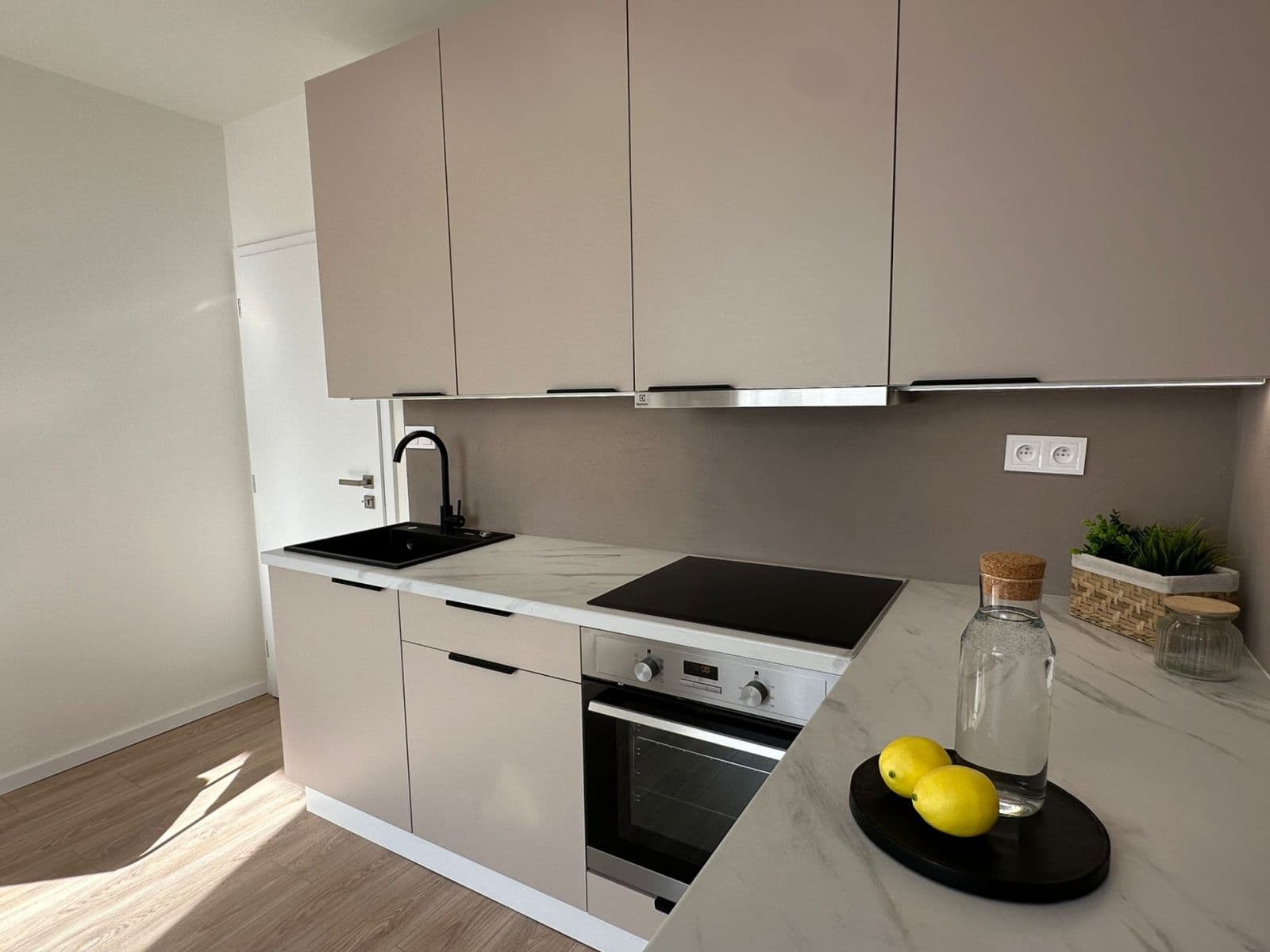 Prodej bytu 2+kk 46 m², Lonkova, Pardubice, Pardubický kraj Prodej bytu 2+kk 46 m², Lonkova, Pardubice, Pardubický kraj