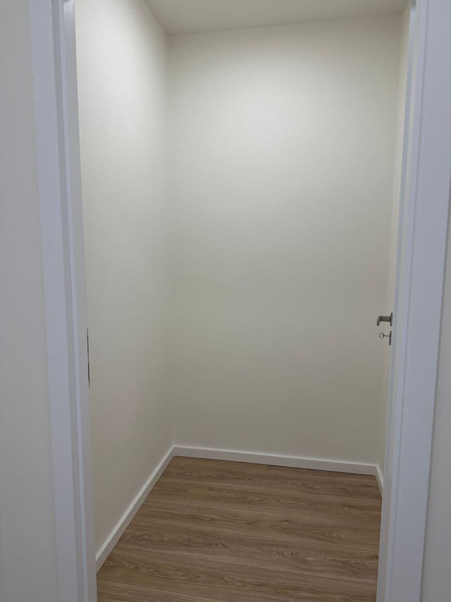 Prodej bytu 2+kk 46 m², Lonkova, Pardubice, Pardubický kraj Prodej bytu 2+kk 46 m², Lonkova, Pardubice, Pardubický kraj