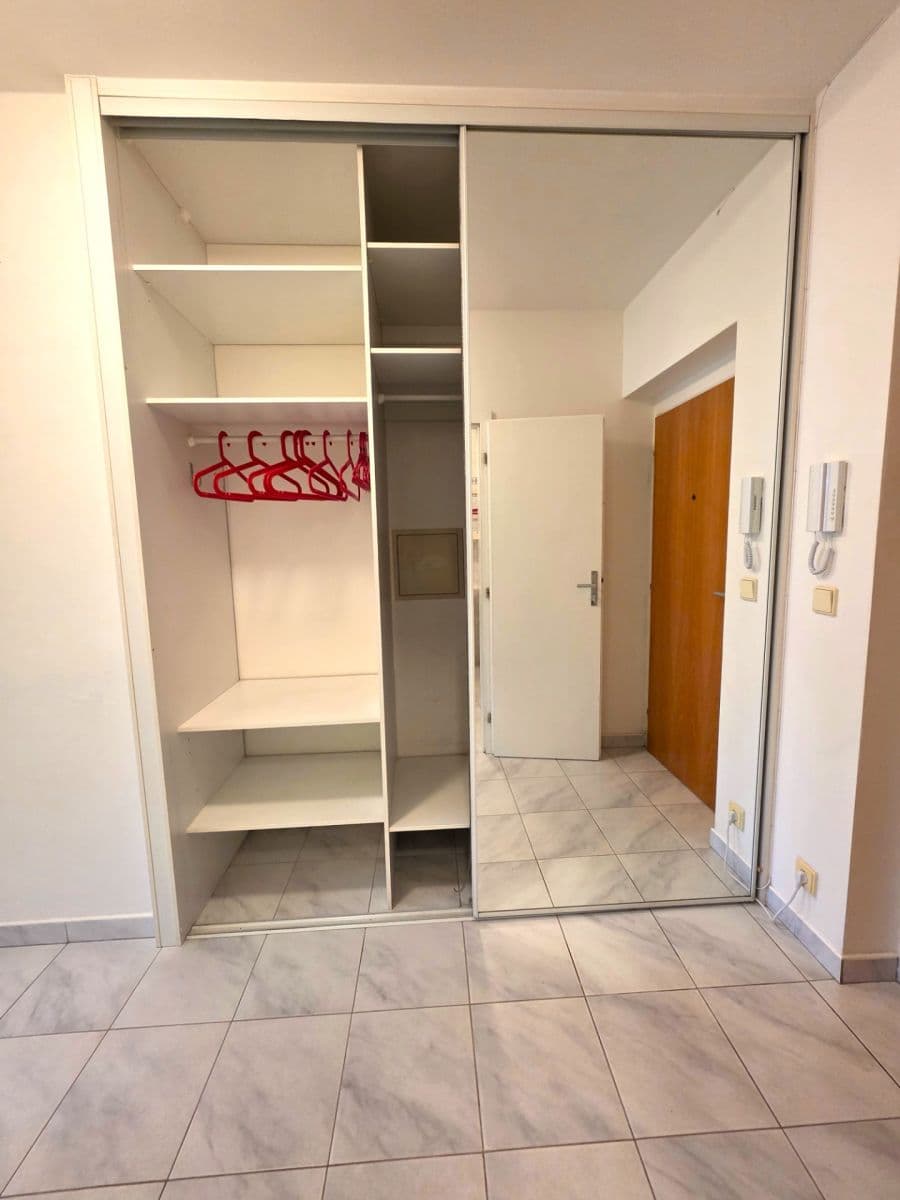 Pronájem bytu 1+kk 44 m², U Kříže, Praha, Praha Pronájem bytu 1+kk 44 m², U Kříže, Praha, Praha