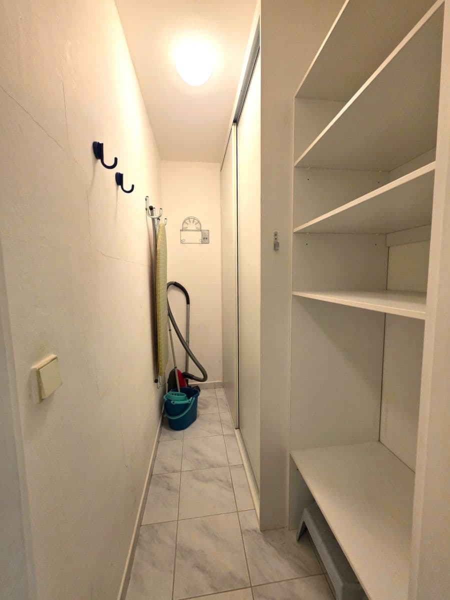 Pronájem bytu 1+kk 44 m², U Kříže, Praha, Praha Pronájem bytu 1+kk 44 m², U Kříže, Praha, Praha