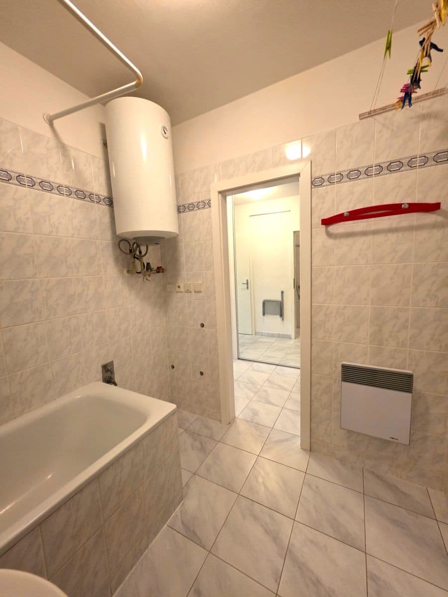 Pronájem bytu 1+kk 44 m², U Kříže, Praha, Praha Pronájem bytu 1+kk 44 m², U Kříže, Praha, Praha