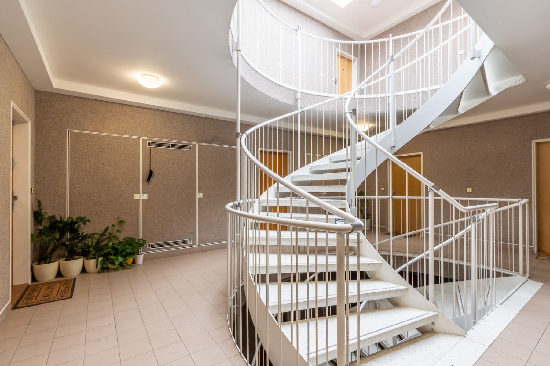 Pronájem bytu 1+kk 44 m², U Kříže, Praha, Praha Pronájem bytu 1+kk 44 m², U Kříže, Praha, Praha