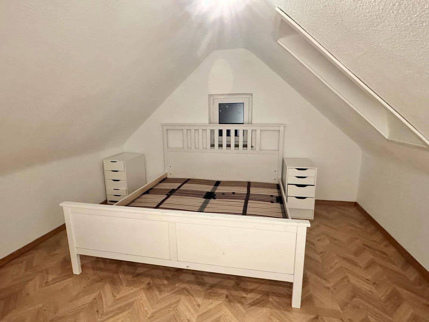 Pronájem bytu 2+1 40 m², Stuttgart, Bádensko-Württembersko Pronájem bytu 2+1 40 m², Stuttgart, Bádensko-Württembersko