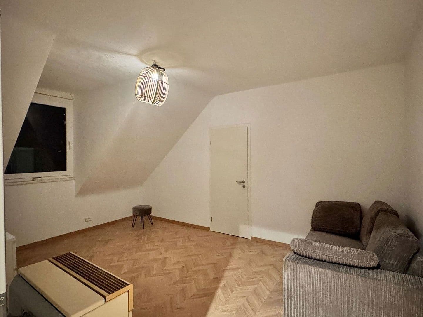 Pronájem bytu 2+1 40 m², Stuttgart, Bádensko-Württembersko Pronájem bytu 2+1 40 m², Stuttgart, Bádensko-Württembersko