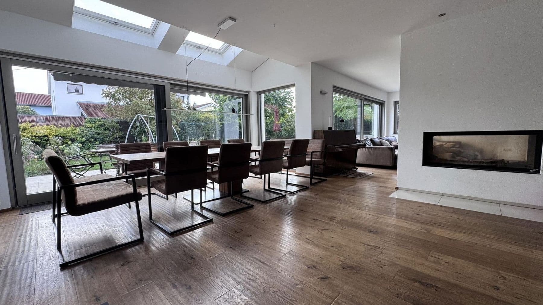 Prodej domu 165 m², pozemek 679 m², Am Falkenhorst 19, Hilpoltstein, Bavorsko Prodej domu 165 m², pozemek 679 m², Am Falkenhorst 19, Hilpoltstein, Bavorsko