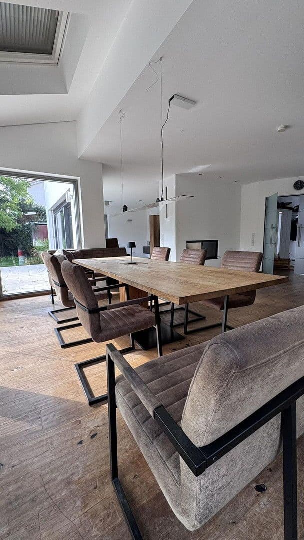 Prodej domu 165 m², pozemek 679 m², Am Falkenhorst 19, Hilpoltstein, Bavorsko Prodej domu 165 m², pozemek 679 m², Am Falkenhorst 19, Hilpoltstein, Bavorsko