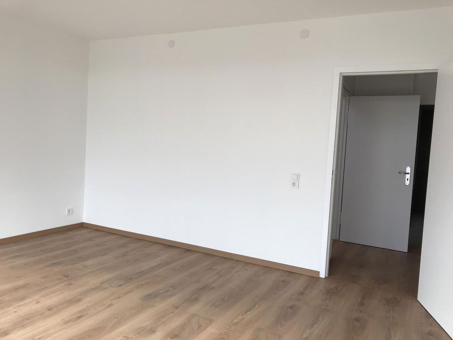 Pronájem bytu 4+1 173 m², Sindelfingen, Bádensko-Württembersko Pronájem bytu 4+1 173 m², Sindelfingen, Bádensko-Württembersko