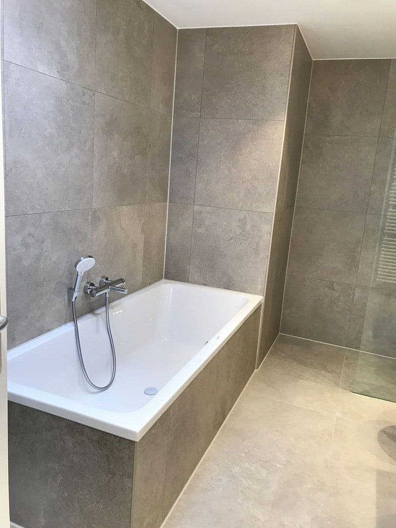 Pronájem bytu 4+1 173 m², Sindelfingen, Bádensko-Württembersko Pronájem bytu 4+1 173 m², Sindelfingen, Bádensko-Württembersko