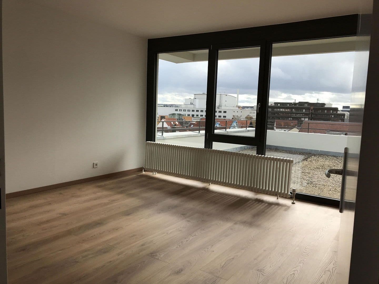 Pronájem bytu 4+1 173 m², Sindelfingen, Bádensko-Württembersko Pronájem bytu 4+1 173 m², Sindelfingen, Bádensko-Württembersko