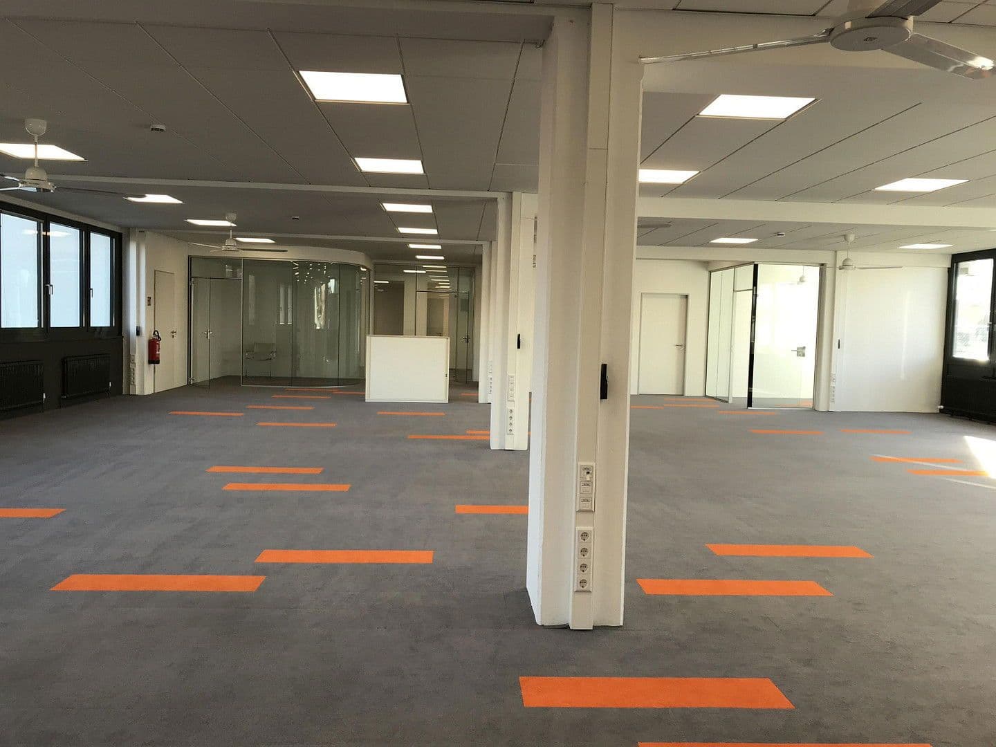 Pronájem kanceláře 472 m², Sindelfingen, Bádensko-Württembersko Pronájem kanceláře 472 m², Sindelfingen, Bádensko-Württembersko