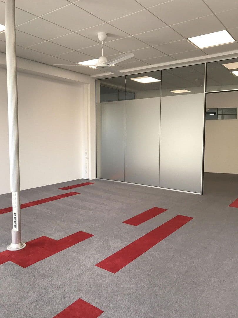 Pronájem kanceláře 472 m², Sindelfingen, Bádensko-Württembersko Pronájem kanceláře 472 m², Sindelfingen, Bádensko-Württembersko